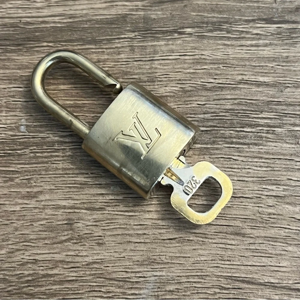 LOUIS vuitton brass lockset #320 no3